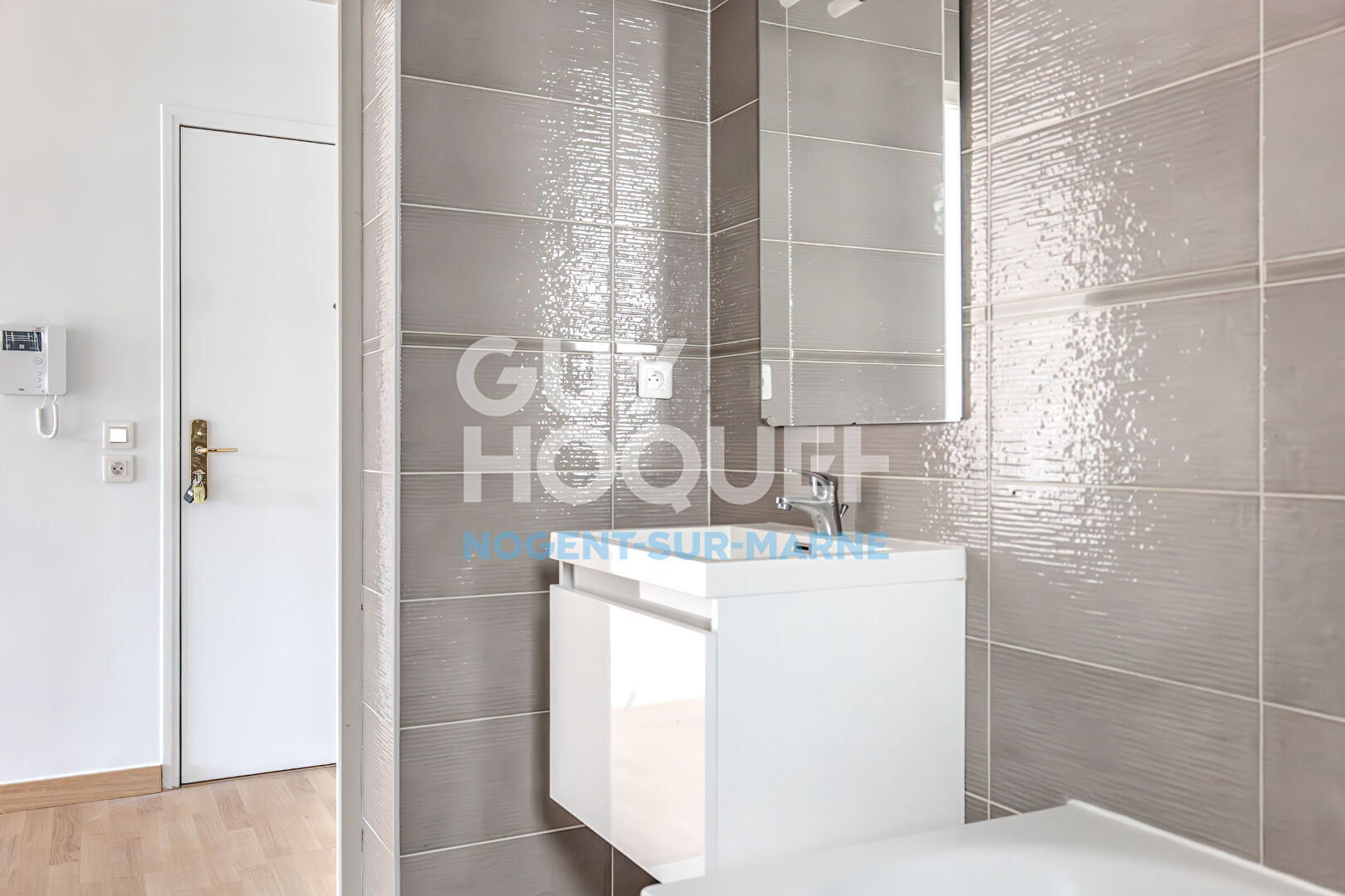 Refait à neuf / Parking / Proche Centre-Ville