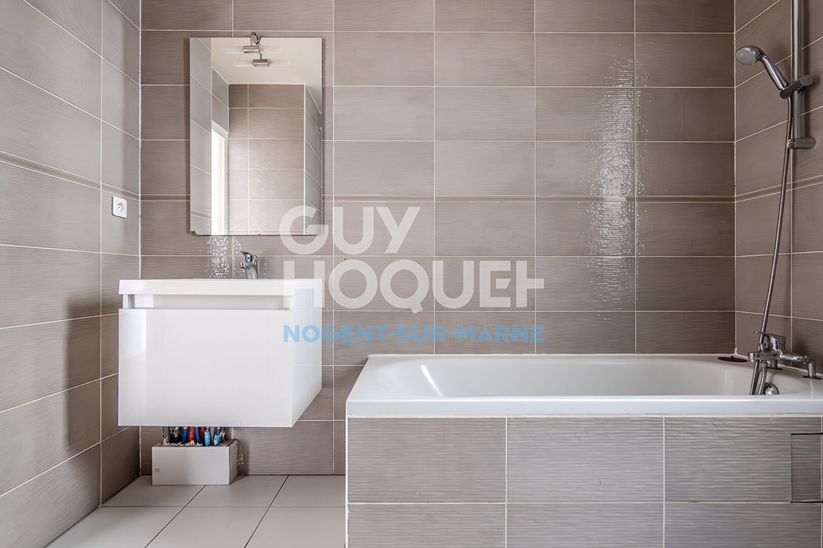 Refait à neuf / Parking / Proche Centre-Ville