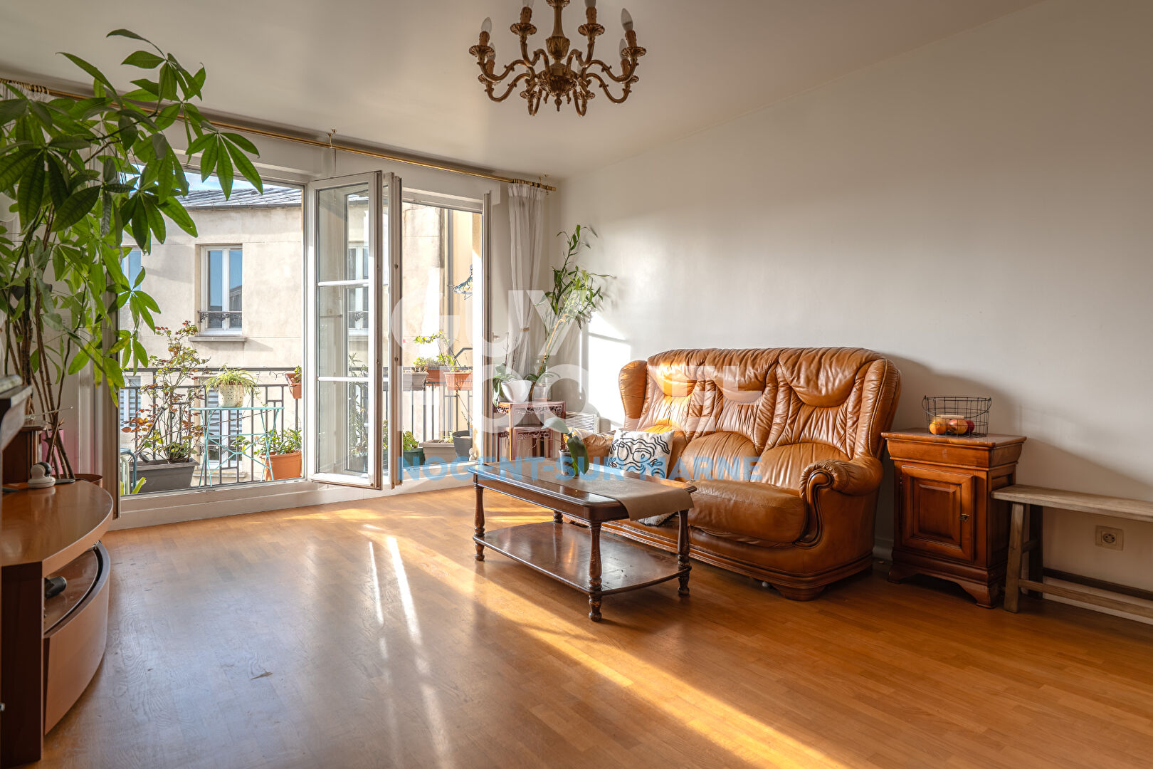 EMPLACEMENT / RESIDENCE RECENTE / BOX et BALCON