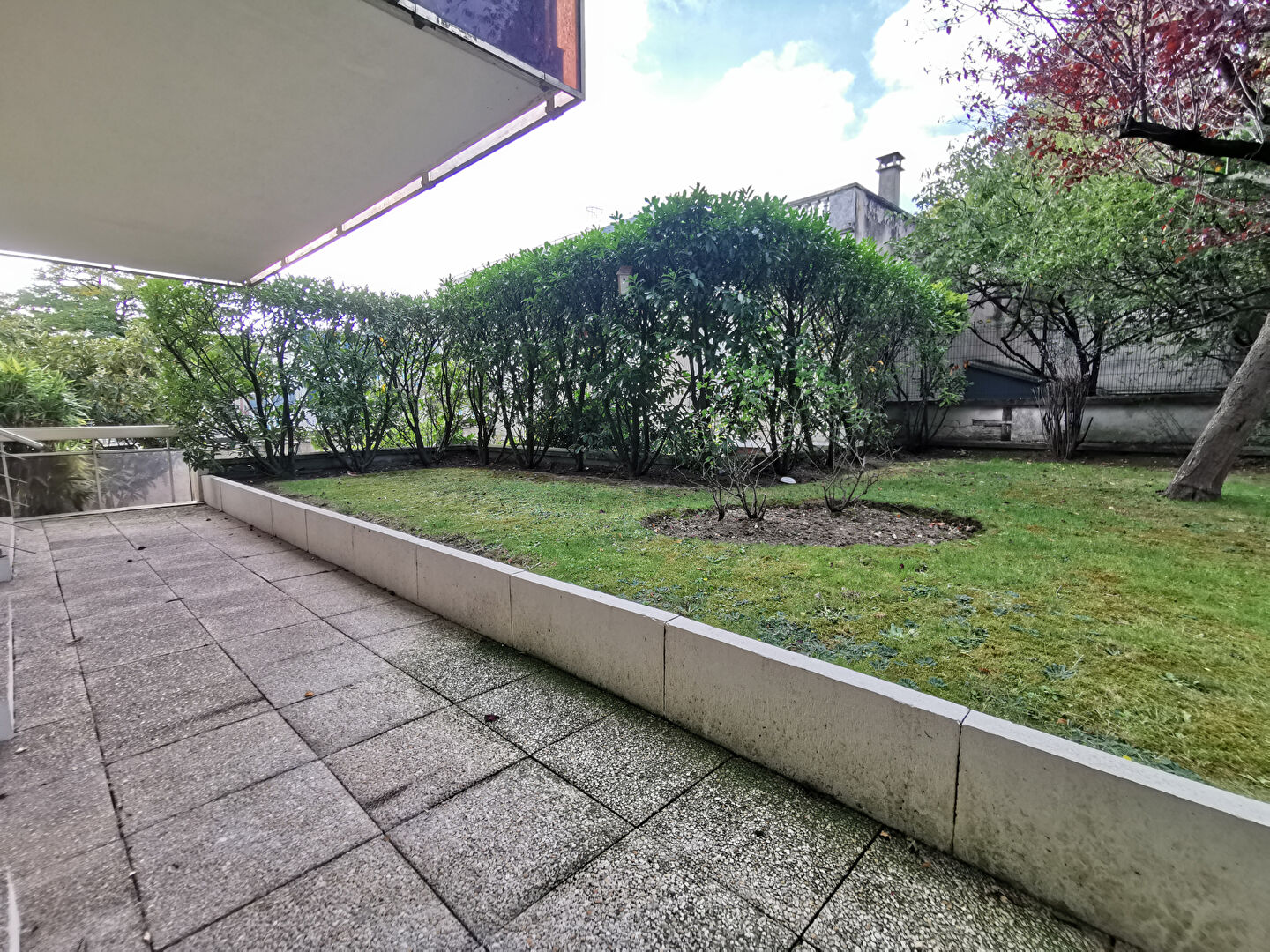 EMPLACEMENT / DOUBLE BOX / TERRASSE