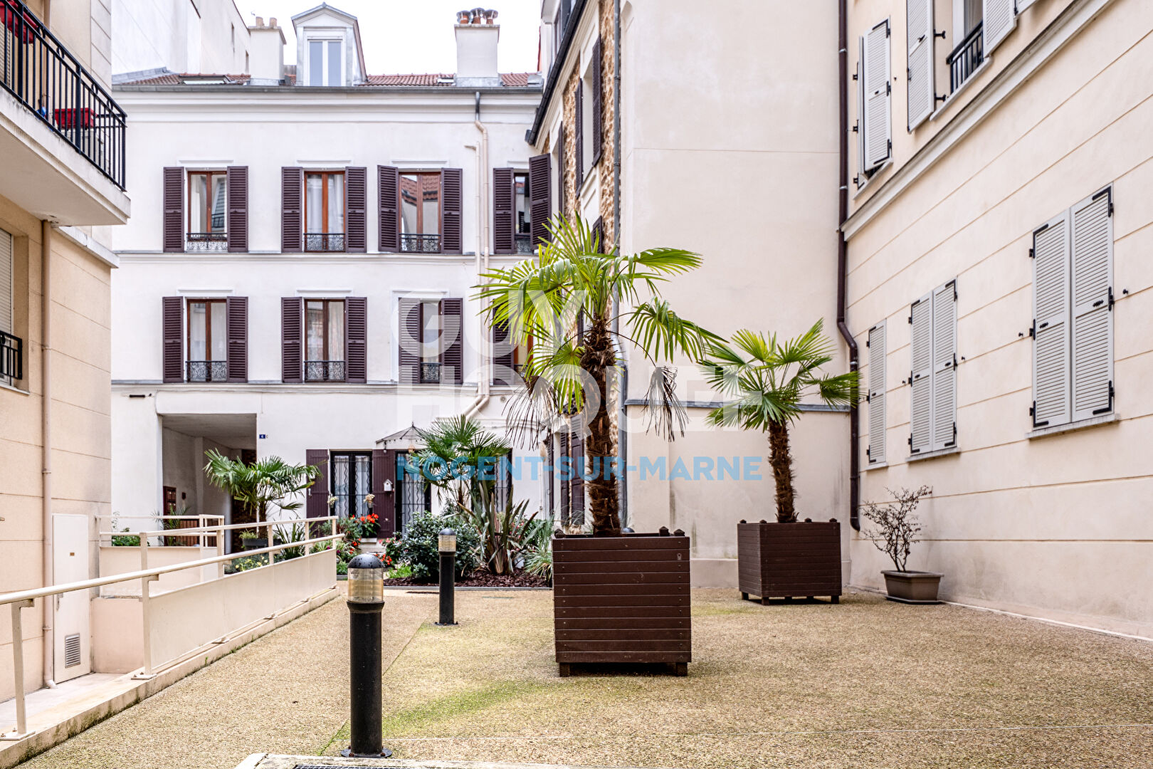 SITUATION - ETAT - CHARME