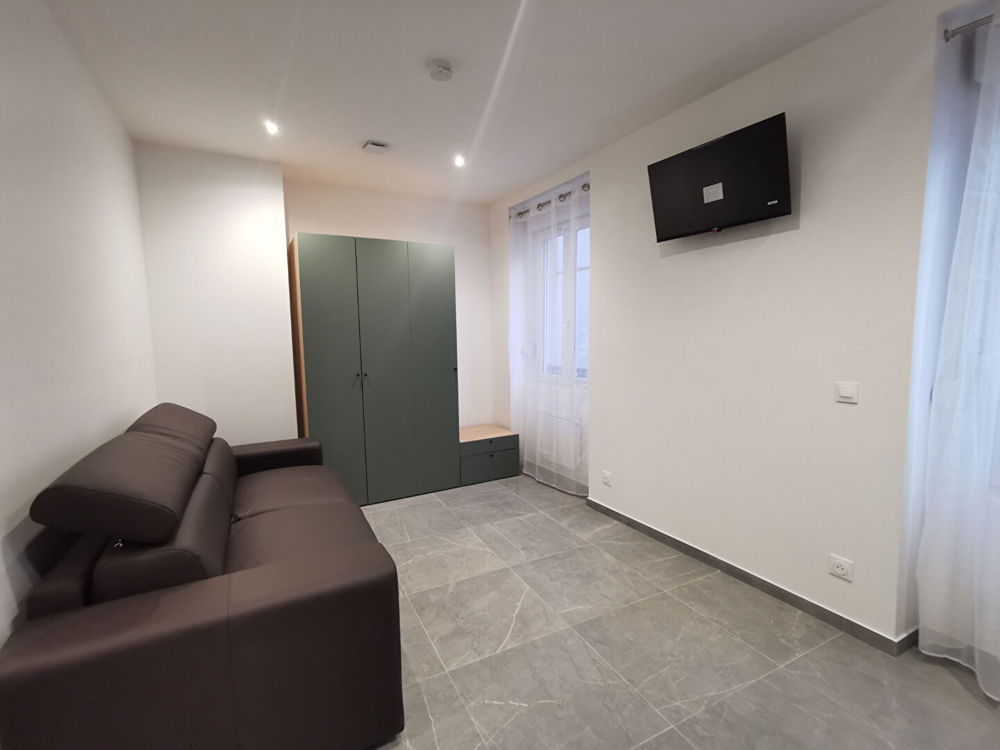 CENTRE VILLE / NEUF / TOTALEMENT EQUIPE