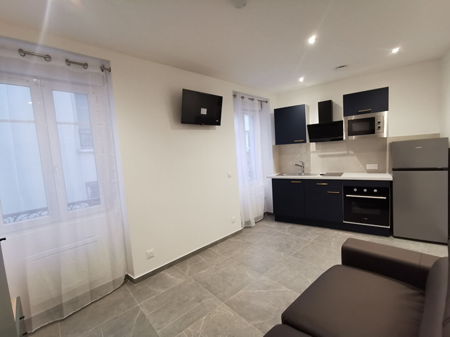 CENTRE VILLE / NEUF / TOTALEMENT EQUIPE