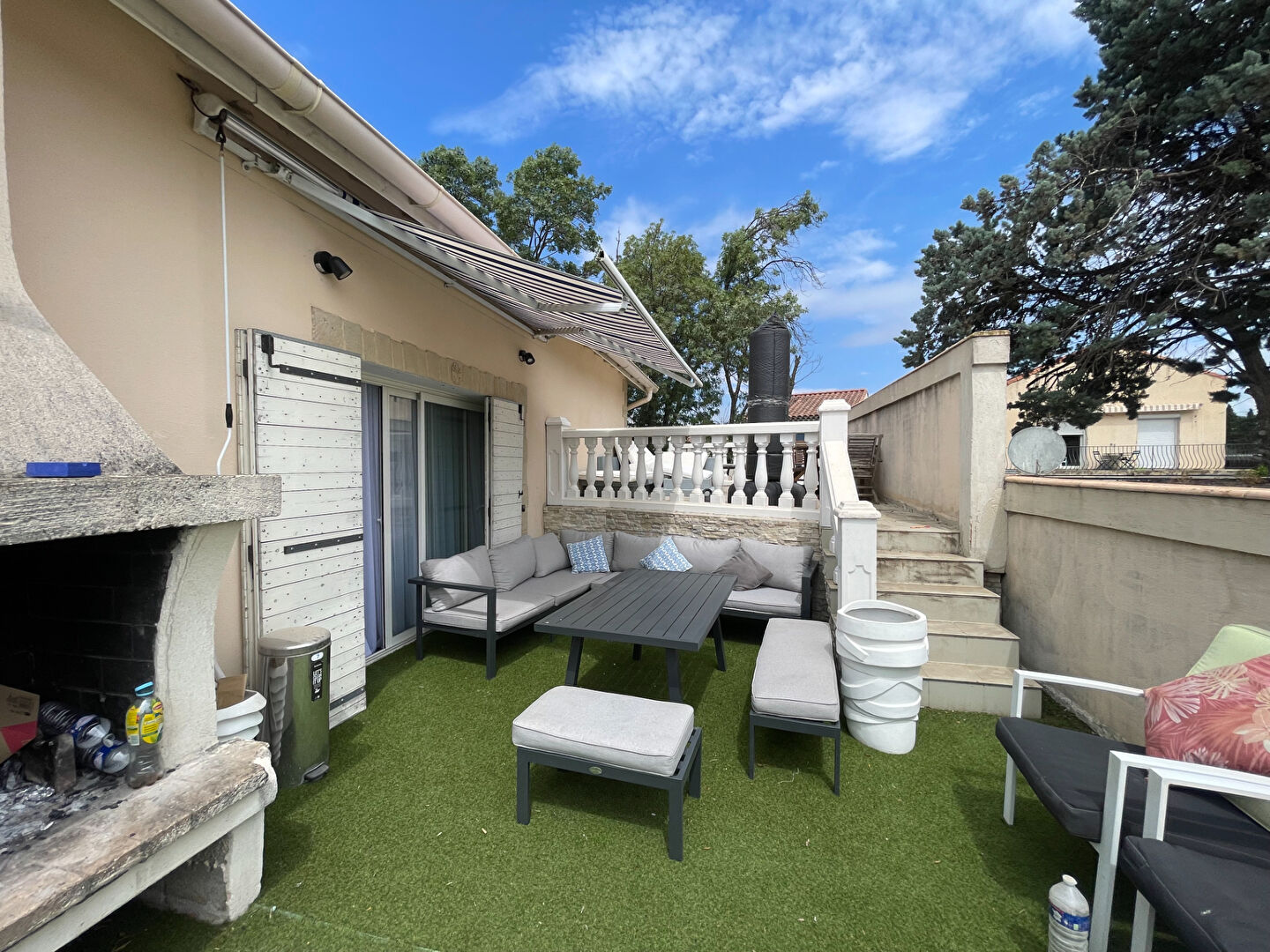 Maison + Appartement de 260 m² à PEYROLLES EN PROVENCE