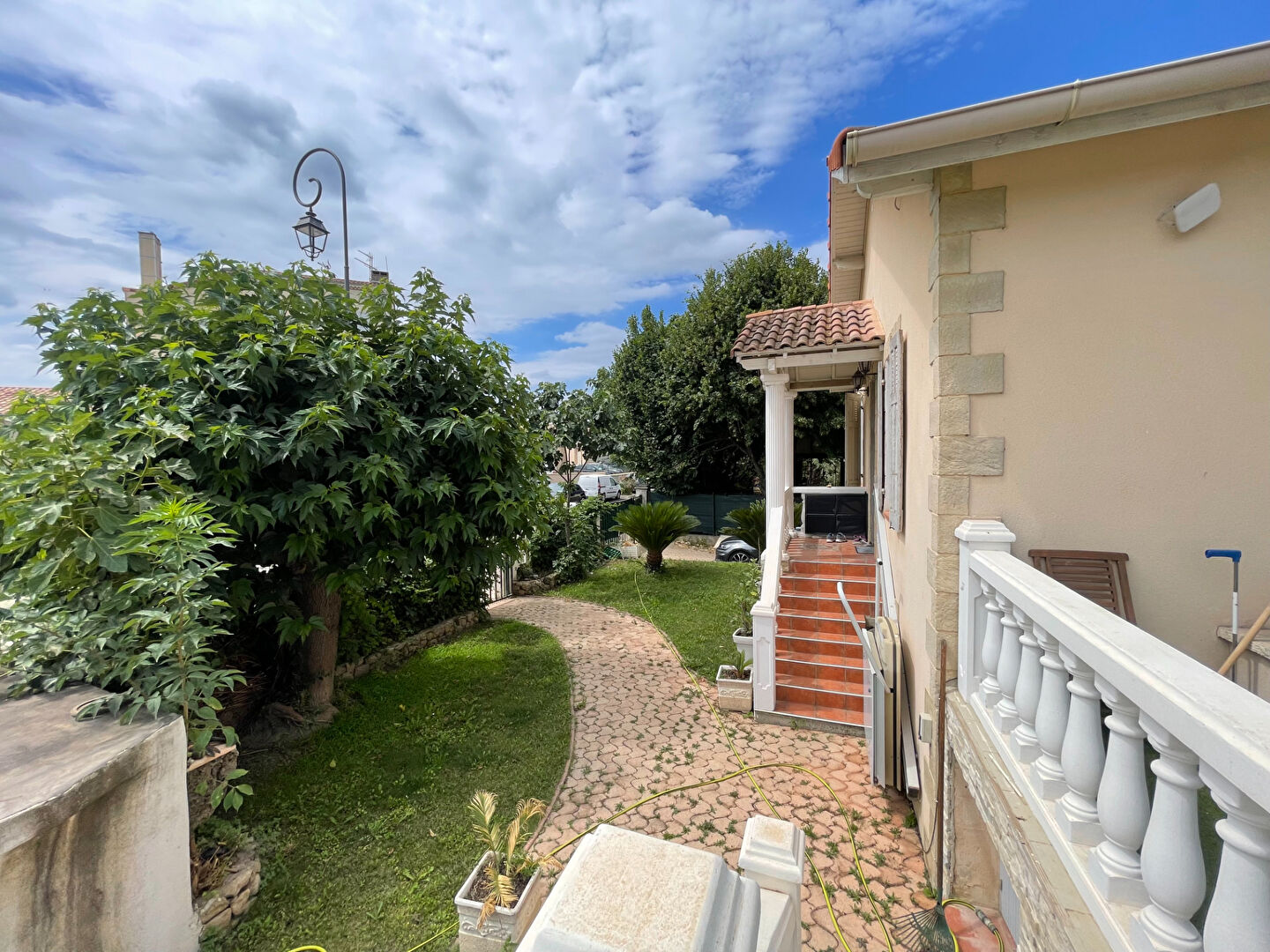 Maison + Appartement de 260 m² à PEYROLLES EN PROVENCE