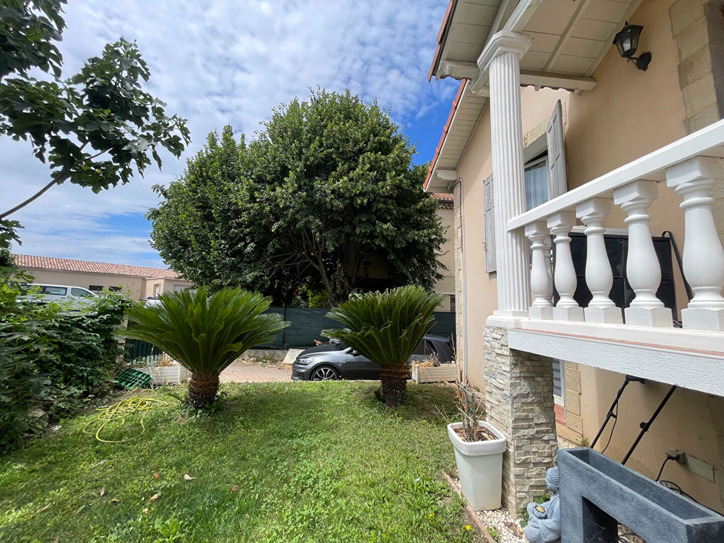 Maison + Appartement de 260 m² à PEYROLLES EN PROVENCE