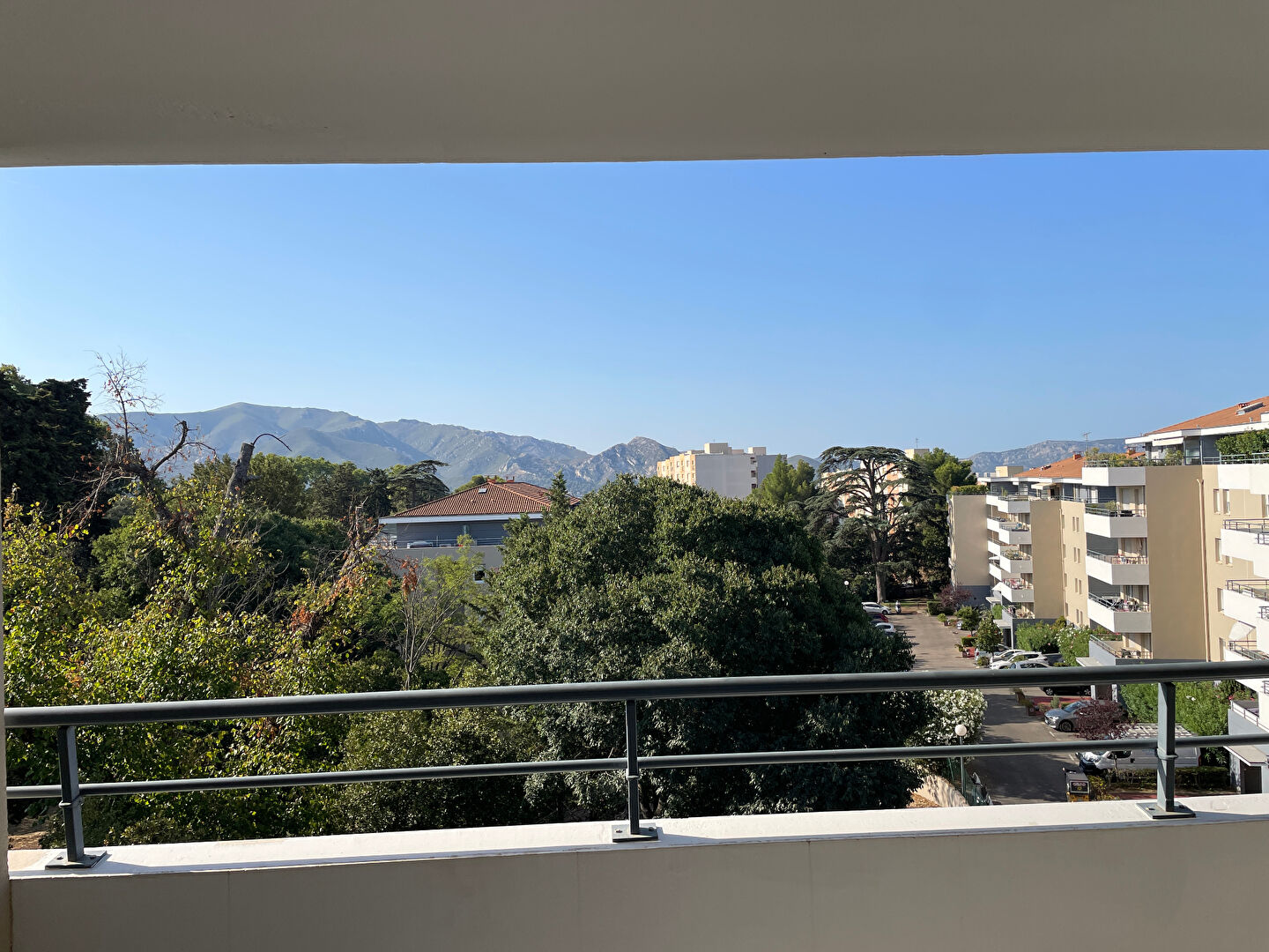 À vendre : Appartement 3 pièces avec terrasse de 15M² à Marseille (13012) - St Barnabé