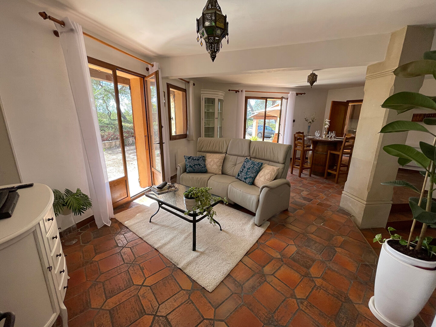Maison d'architecte à  vendre à Châteauneuf-le-Rouge sur le Site de la Sainte victoire