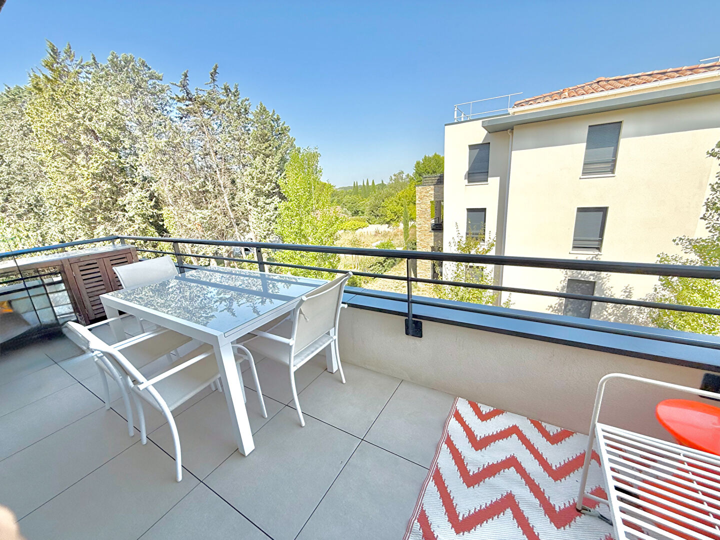 Appartement T3 avec terrasse et stationnements à Ventabren