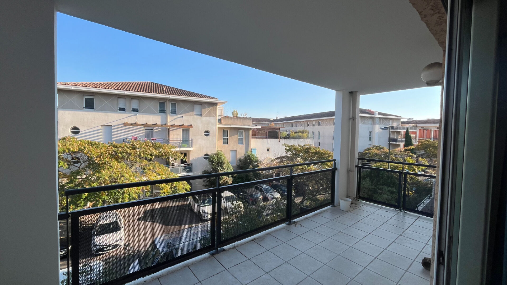 Appartement  T2 avec terrasse et BOX à Aix La Duranne