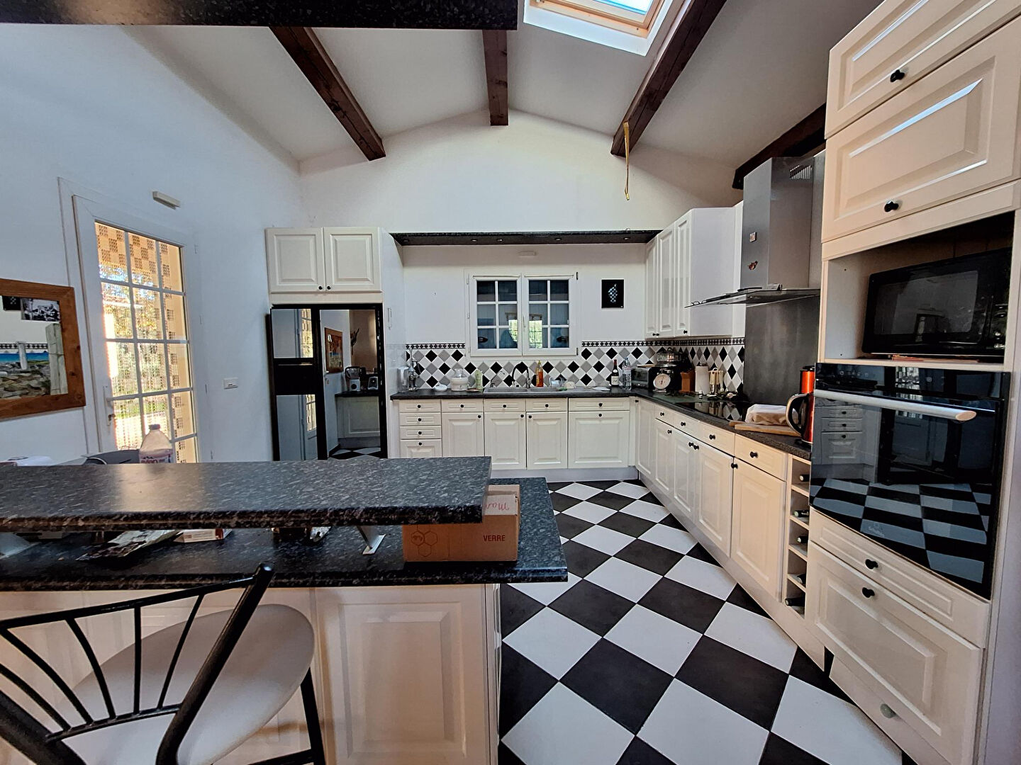 OLLIERES - Maison d'architecte de 300 m2  de plein pieds avec piscine couverte sur 6000 m2 de terrain