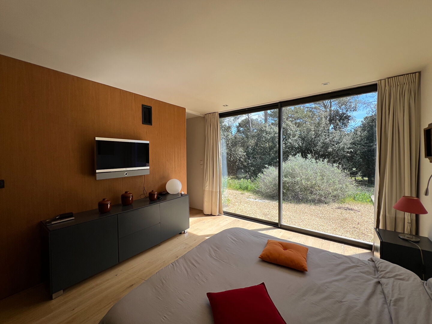Saint Marc Jaumegarde Maison d'architecte 238 m2 piscine sur un terrain de 4000 m2de