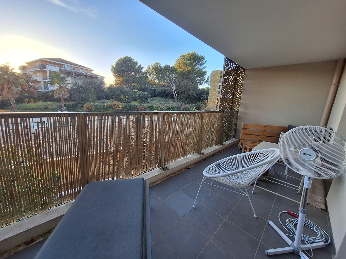 La Duranne - Résidence avec piscine appartement  T2 de 36 m2 avec terrasse