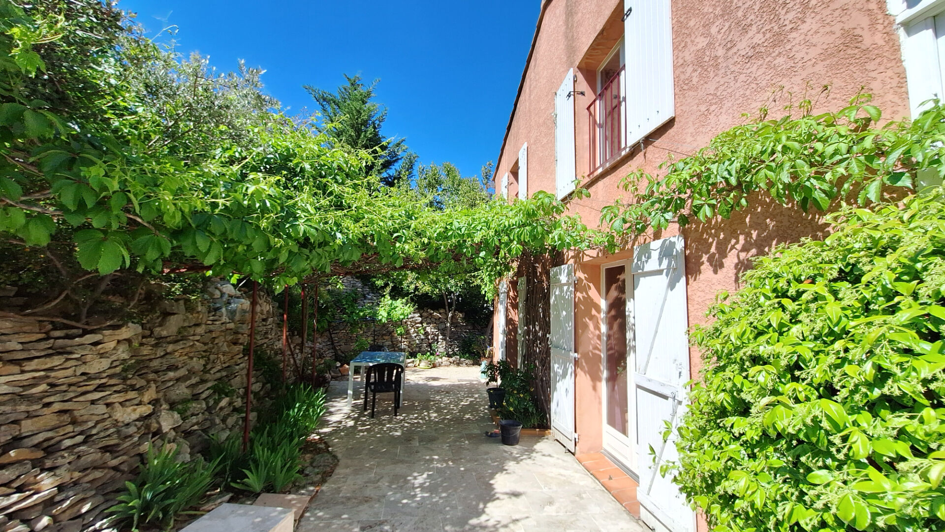 Ventabren  RARE maison position dominante 190m2 au calme, vue imprenable, piscine