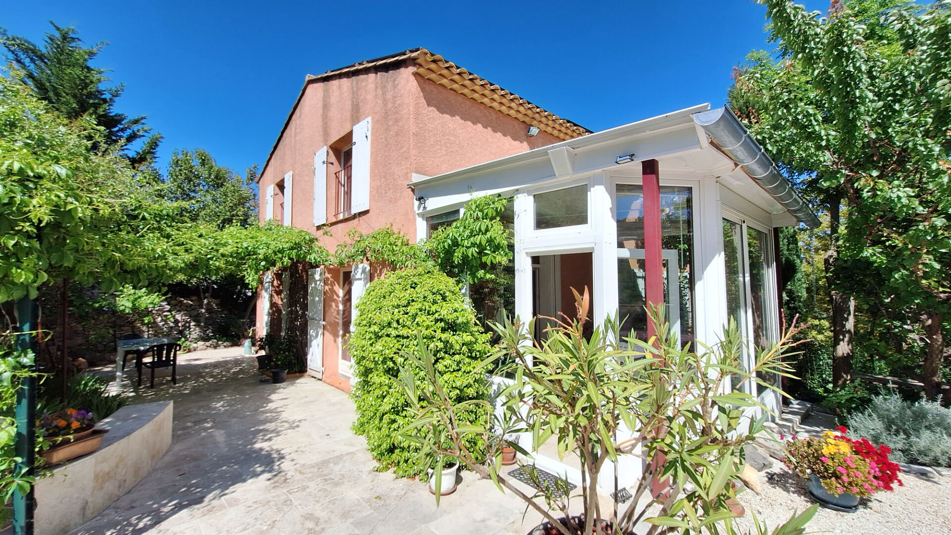 Ventabren  RARE maison position dominante 190m2 au calme, vue imprenable, piscine