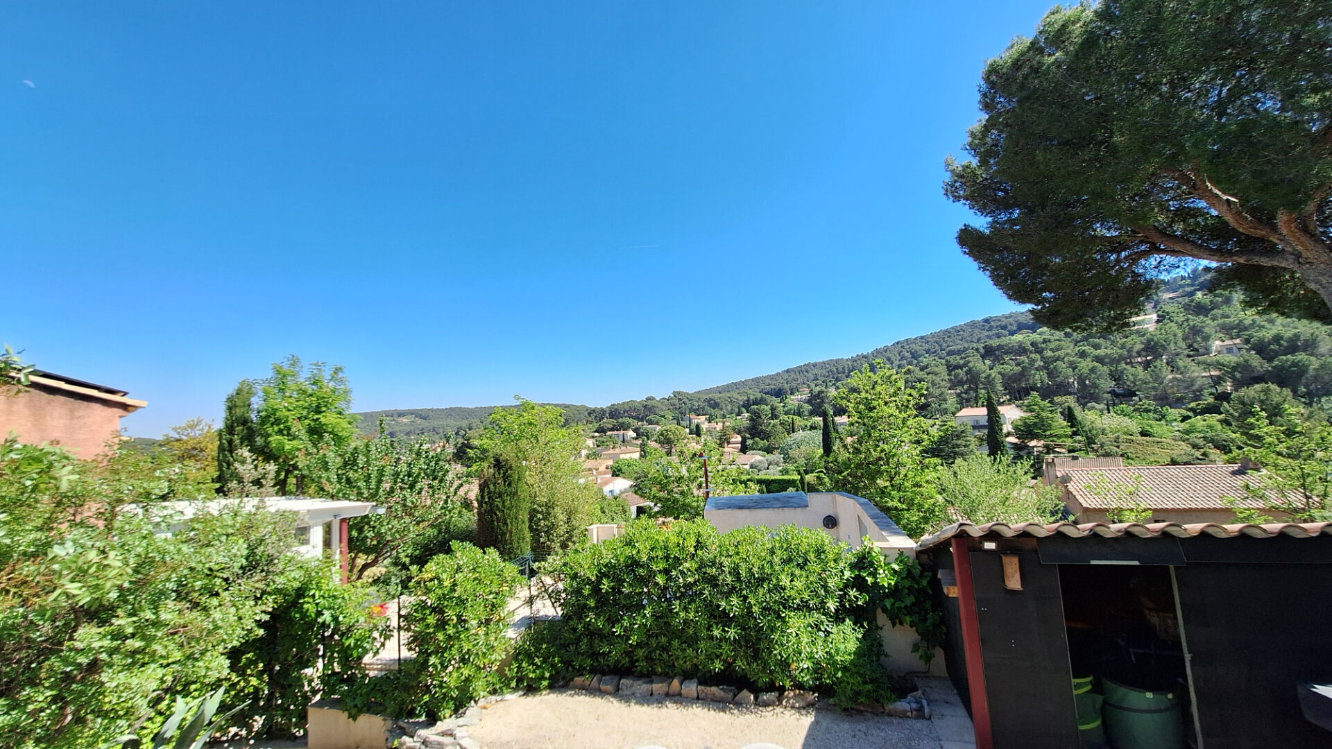 Ventabren  RARE maison position dominante 190m2 au calme, vue imprenable, piscine