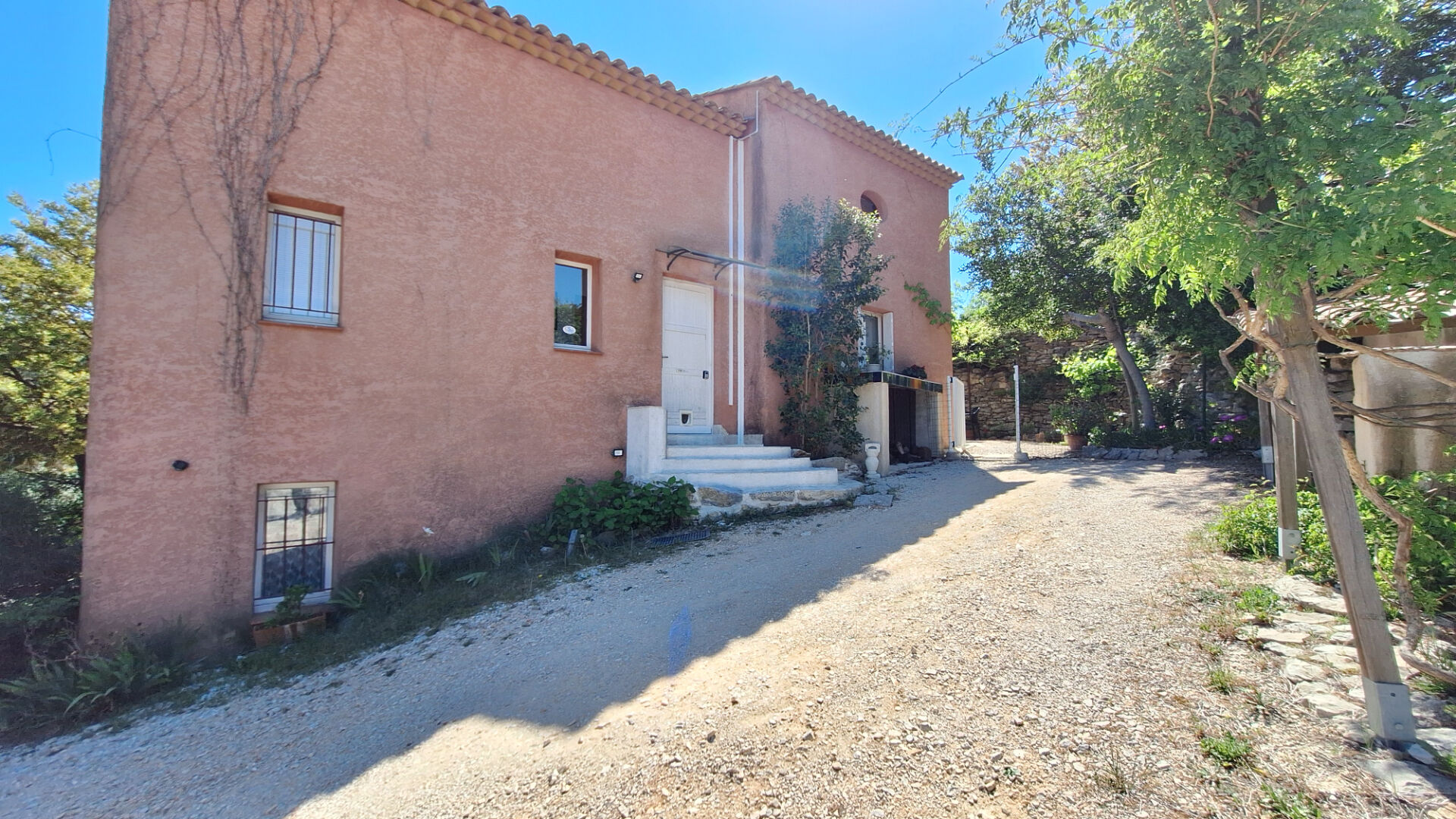 Ventabren  RARE maison position dominante 190m2 au calme, vue imprenable, piscine