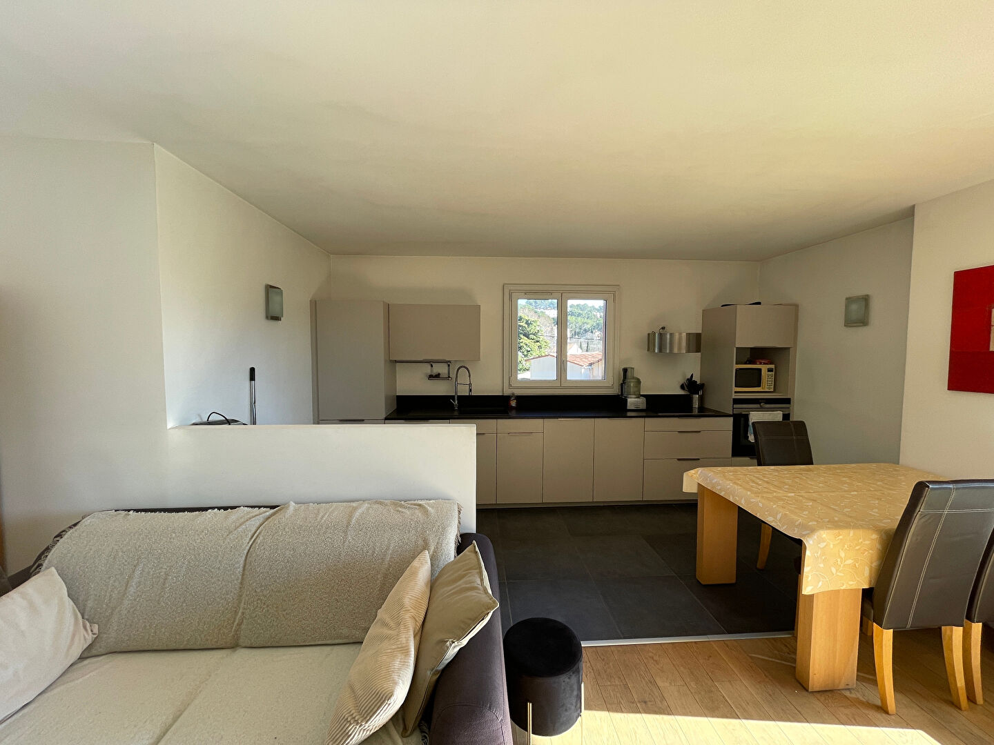 A louer meublé, appartement Aix En Provence 4 pièces 80 m2 avec balcon