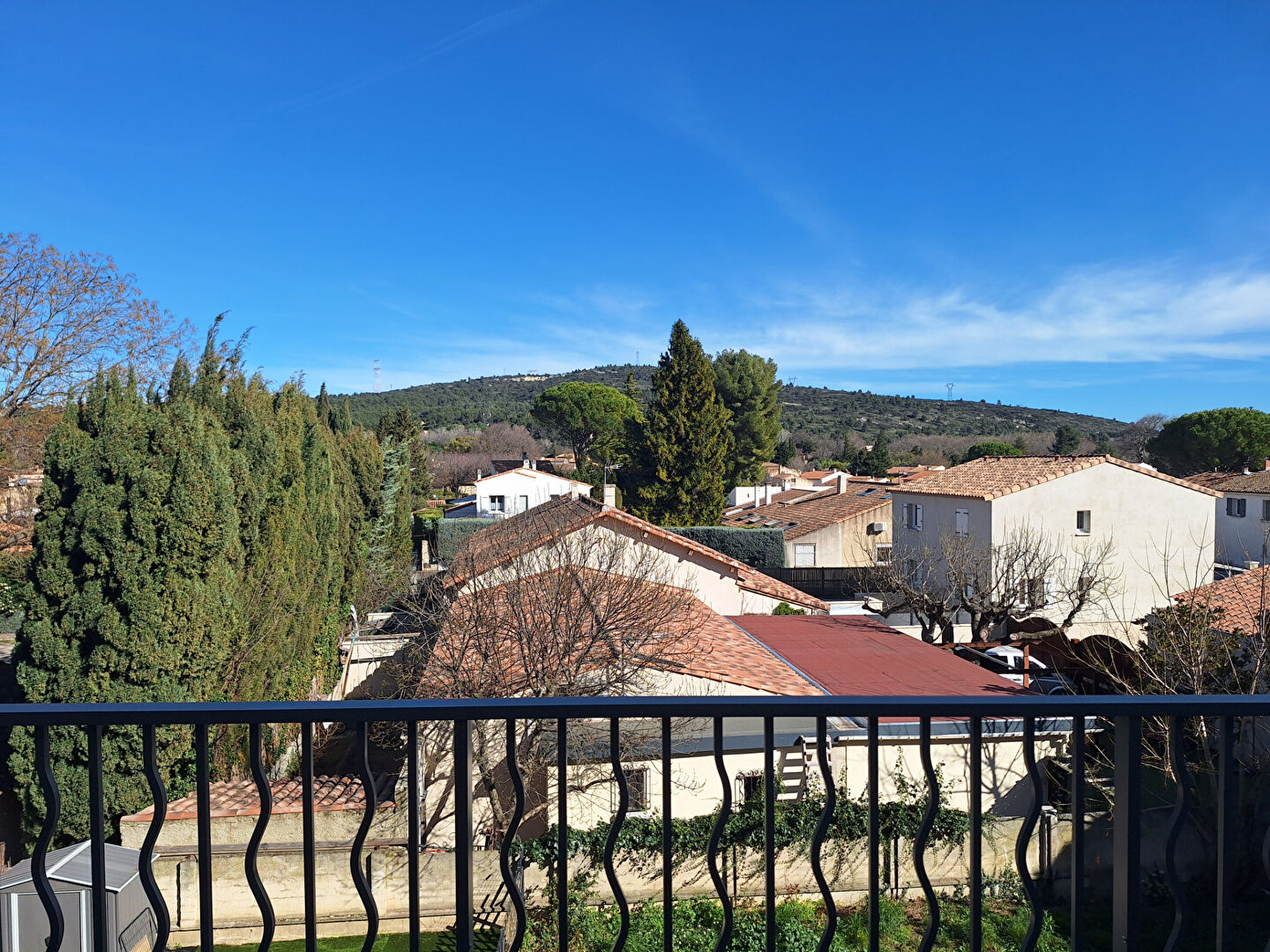 Appartement T3 69 m²  - Dernier étage avec ascenseur - Terrasse 12 m²  - Garage - Résidence récente 2022 - Eyguières