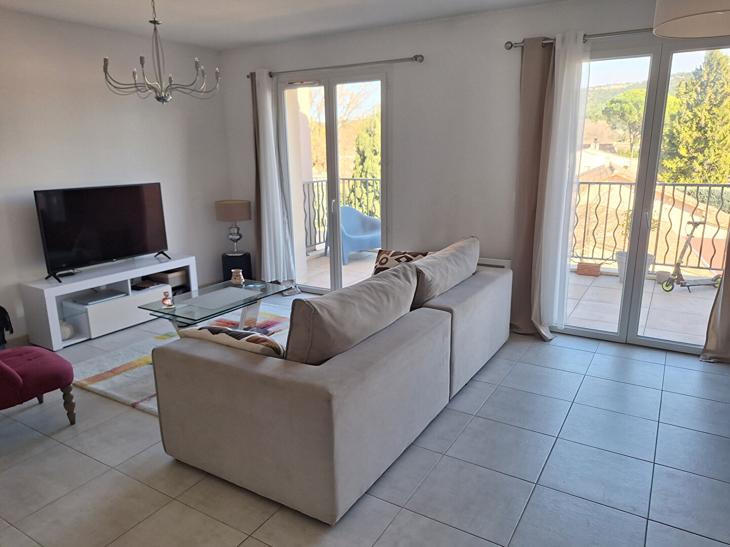 Appartement T3 69 m²  - Dernier étage avec ascenseur - Terrasse 12 m²  - Garage - Résidence récente 2022 - Eyguières