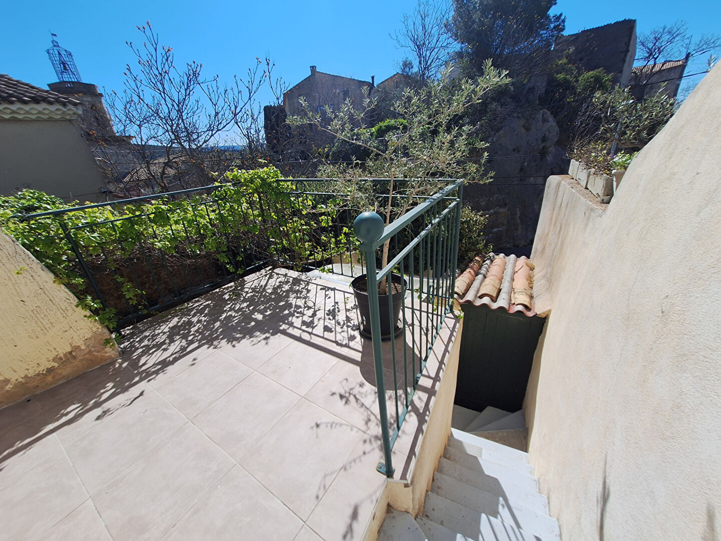 EYGUIERES - Maison de charme - 3 pièces - 86 m² - Terrasses