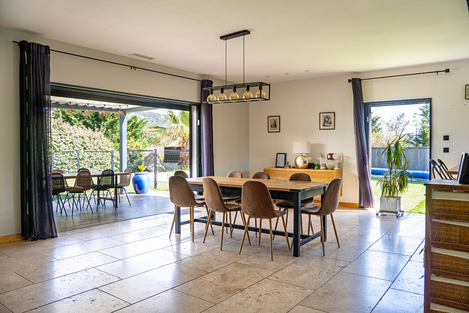 EXCLUSIVITE VENTABREN Villa de plain-pied , 5 chambres, piscine, terrain de 950 m2.
