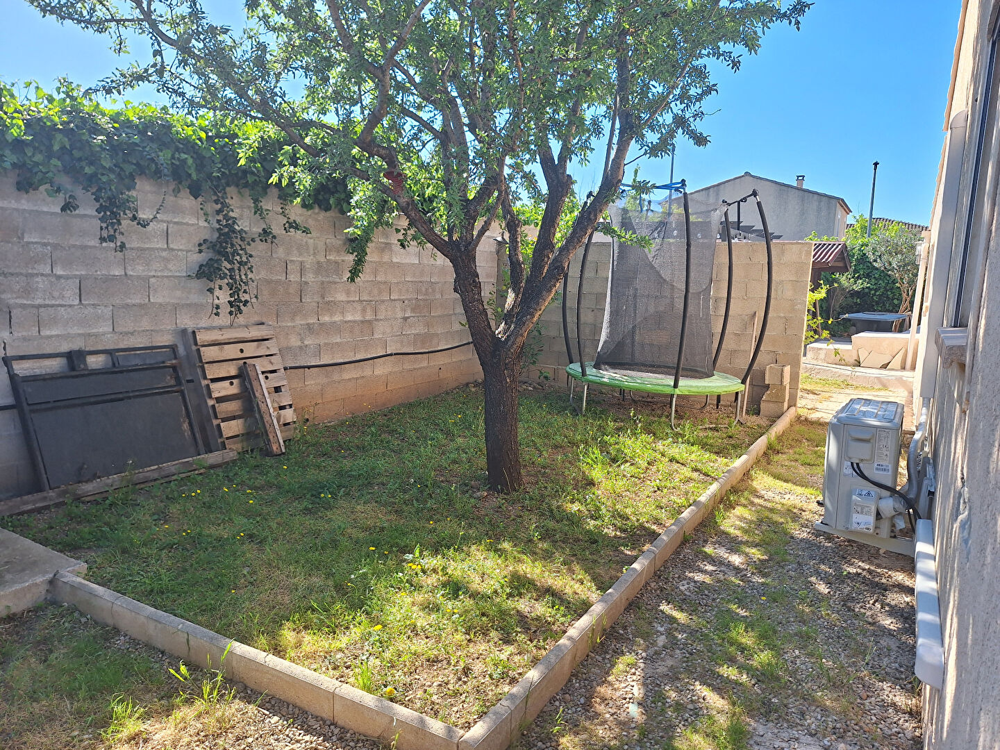 Maison de plain-pied T4 / T5 de 102 m² + véranda 40 m² sur une parcelle de 523 m²