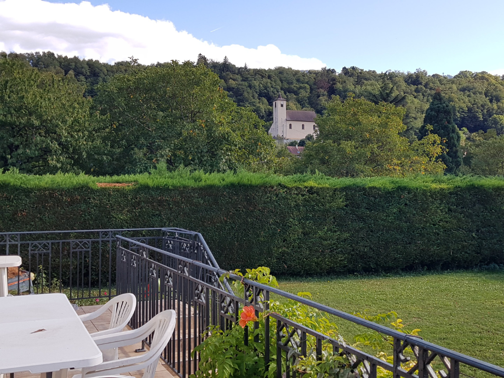 MAISON DE CHARME sur deux niveaux de 150 m² avec sous-sol et garage