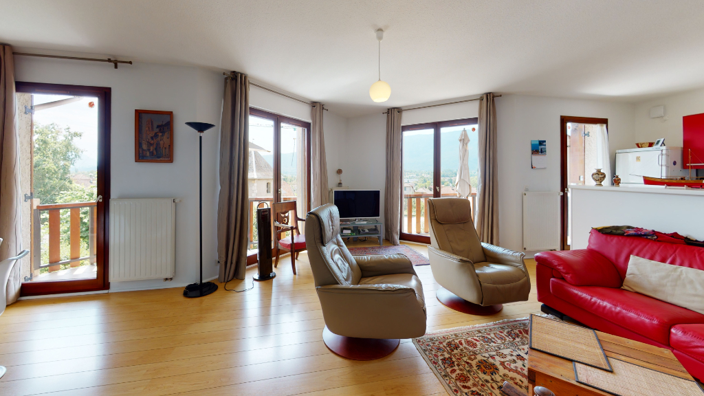 PROCHE AIX-LES-BAINS- APPARTEMENT TYPE 5 AVEC GARAGE ET JARDIN