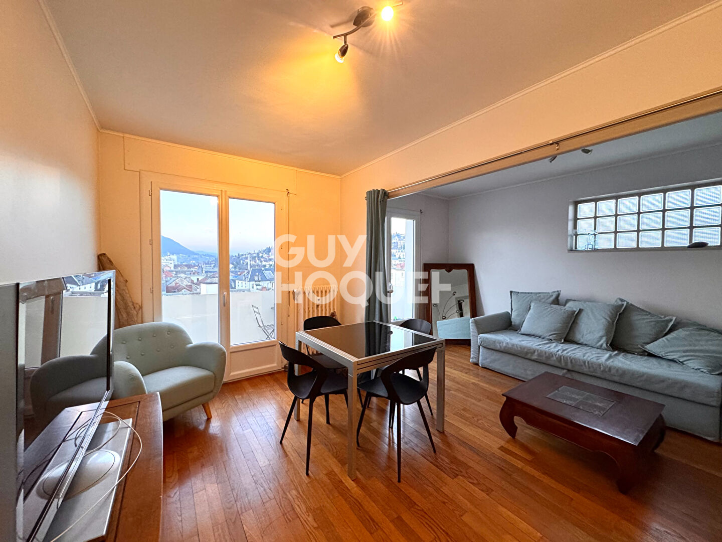 AIX LES BAINS, centre ville appartement de type 2 de 69 m² avec cave