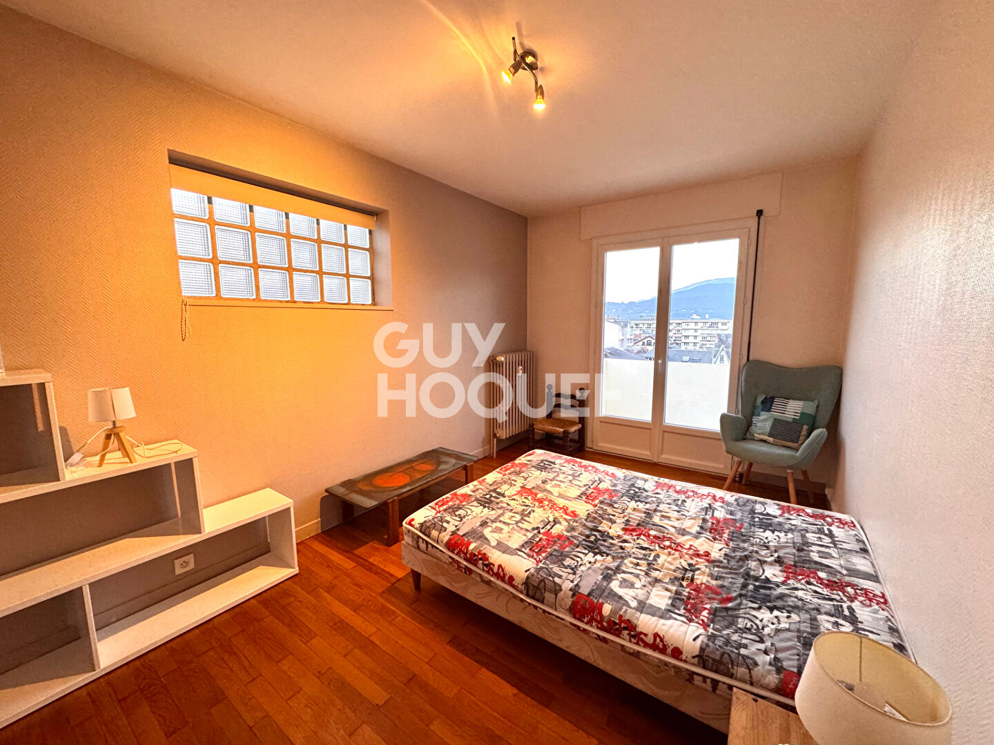 AIX LES BAINS, centre ville appartement de type 2 de 69 m² avec cave