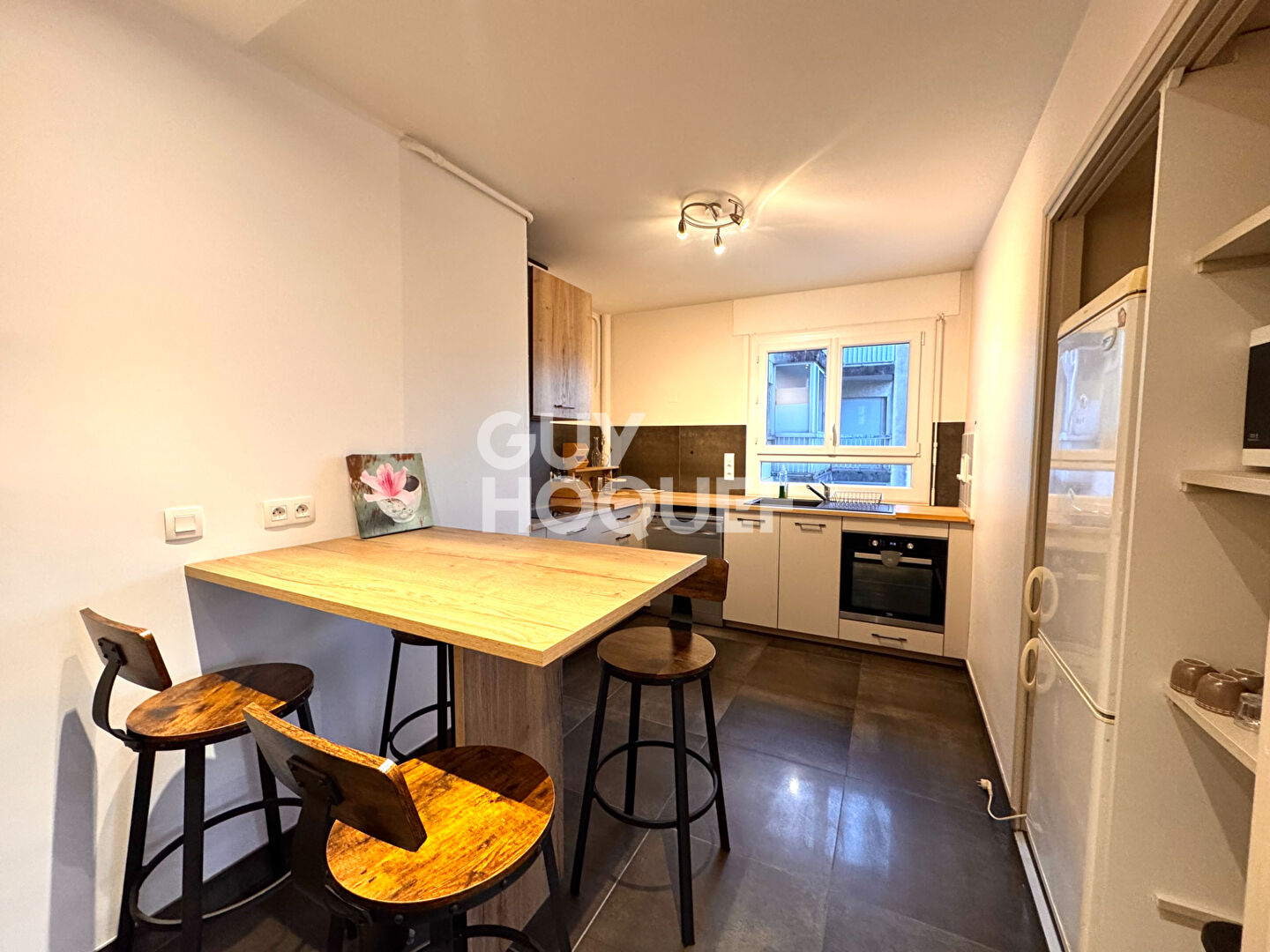 AIX LES BAINS, centre ville appartement de type 2 de 69 m² avec cave