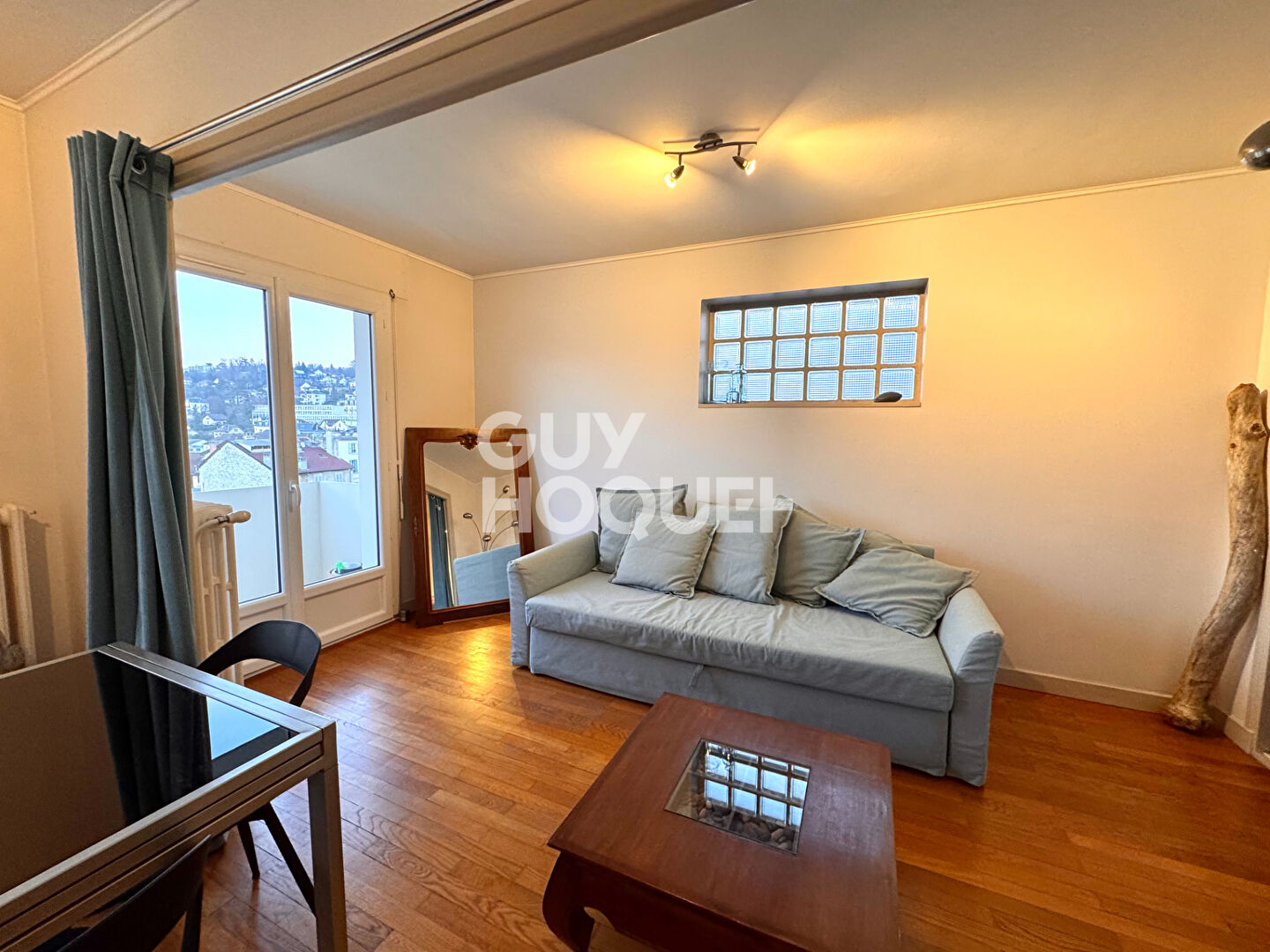 AIX LES BAINS, centre ville appartement de type 2 de 69 m² avec cave