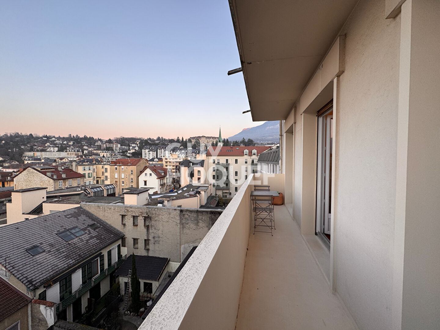 AIX LES BAINS, centre ville appartement de type 2 de 69 m² avec cave