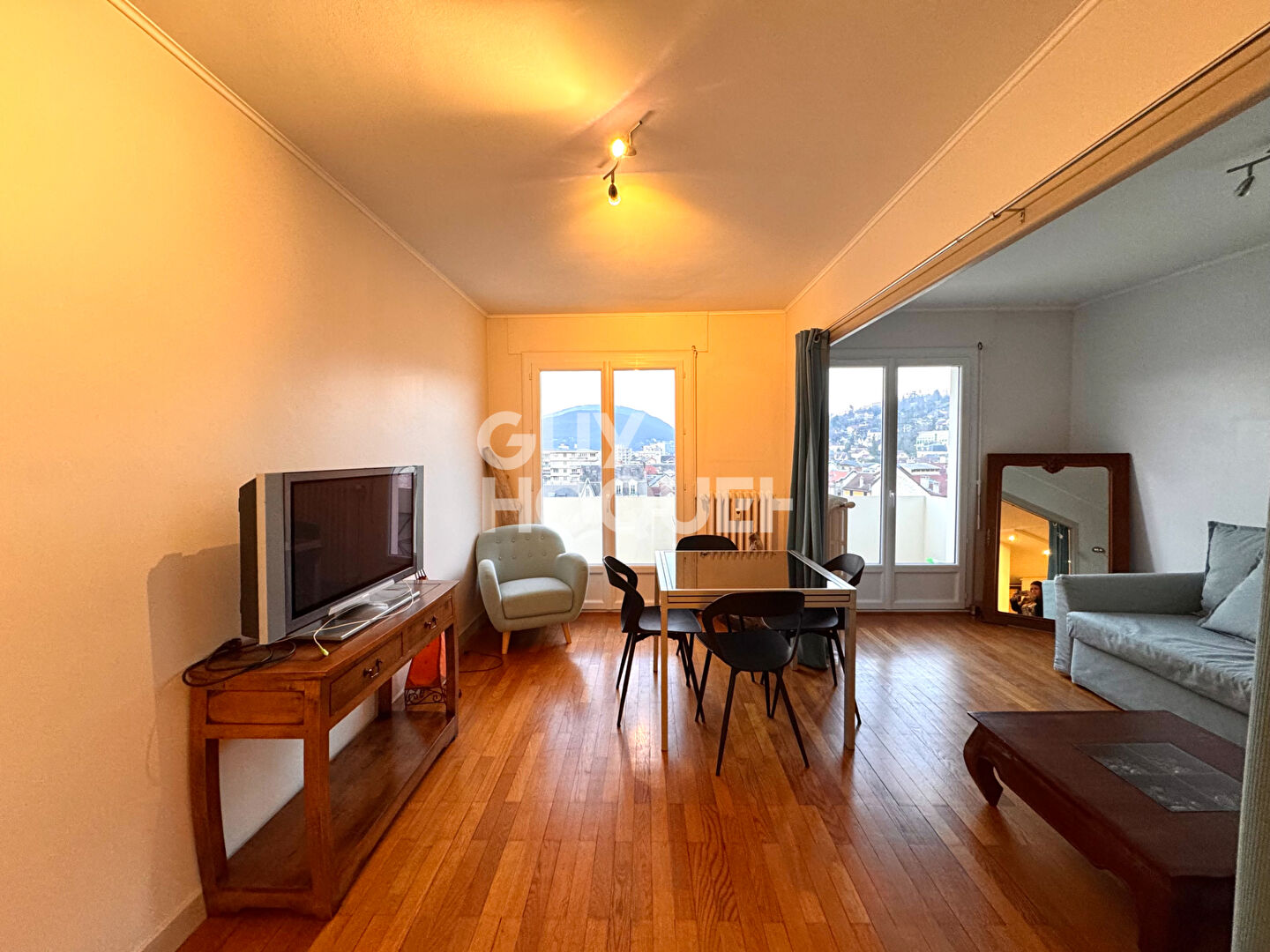 AIX LES BAINS, centre ville appartement de type 2 de 69 m² avec cave