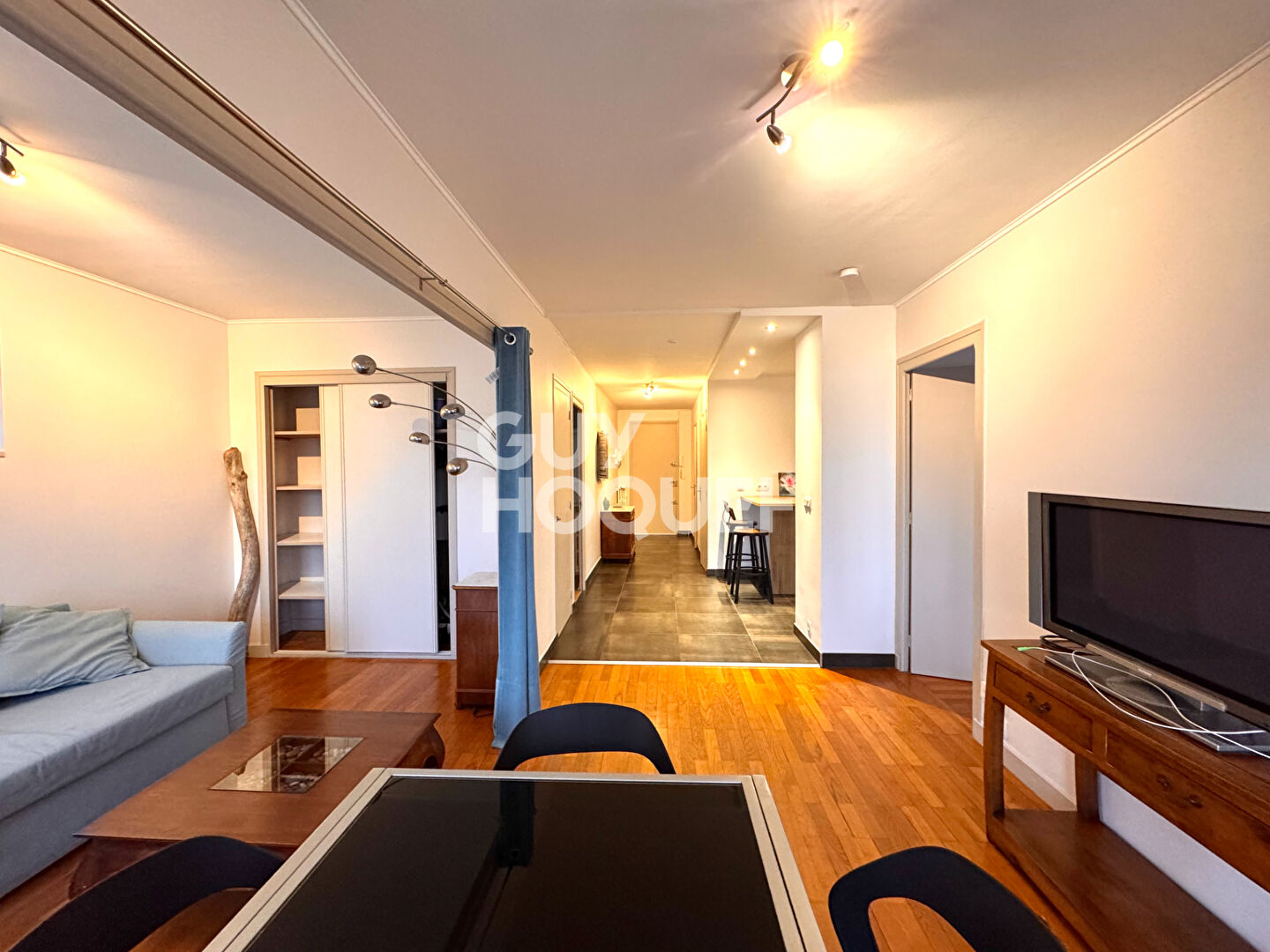 AIX LES BAINS, centre ville appartement de type 2 de 69 m² avec cave