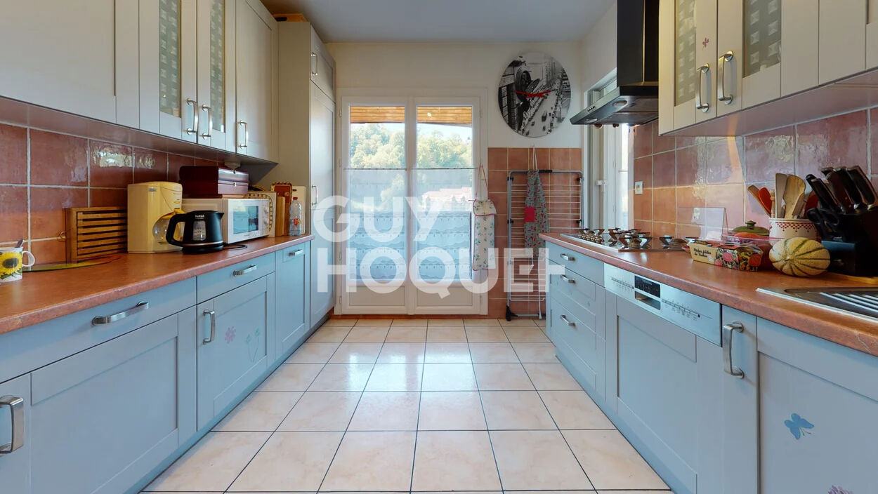 Appartement 5 pièces 93,52 m² dernier étage à Aix-Les-Bains