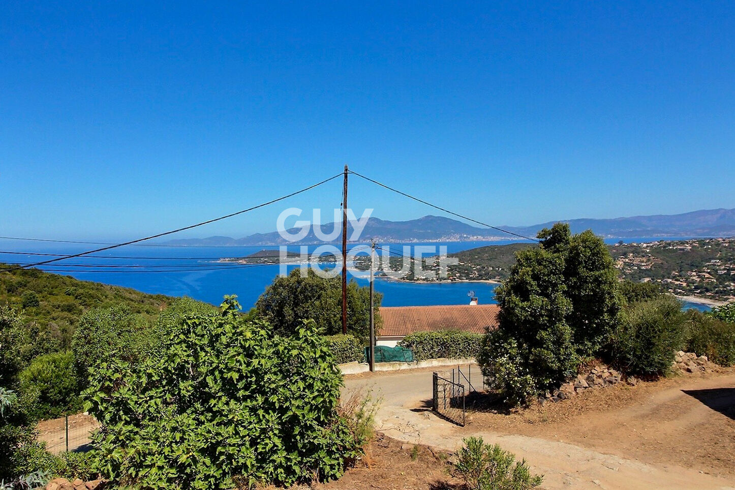 Maison divisée en deux logements avec vue mer