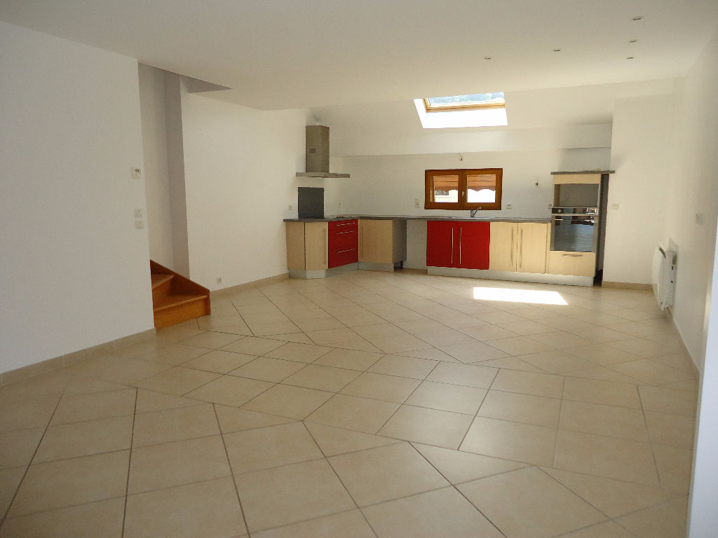 À louer, appartement d'une surface habitable de 101,69 m², 4 pièces à LA BATHIE (73540).