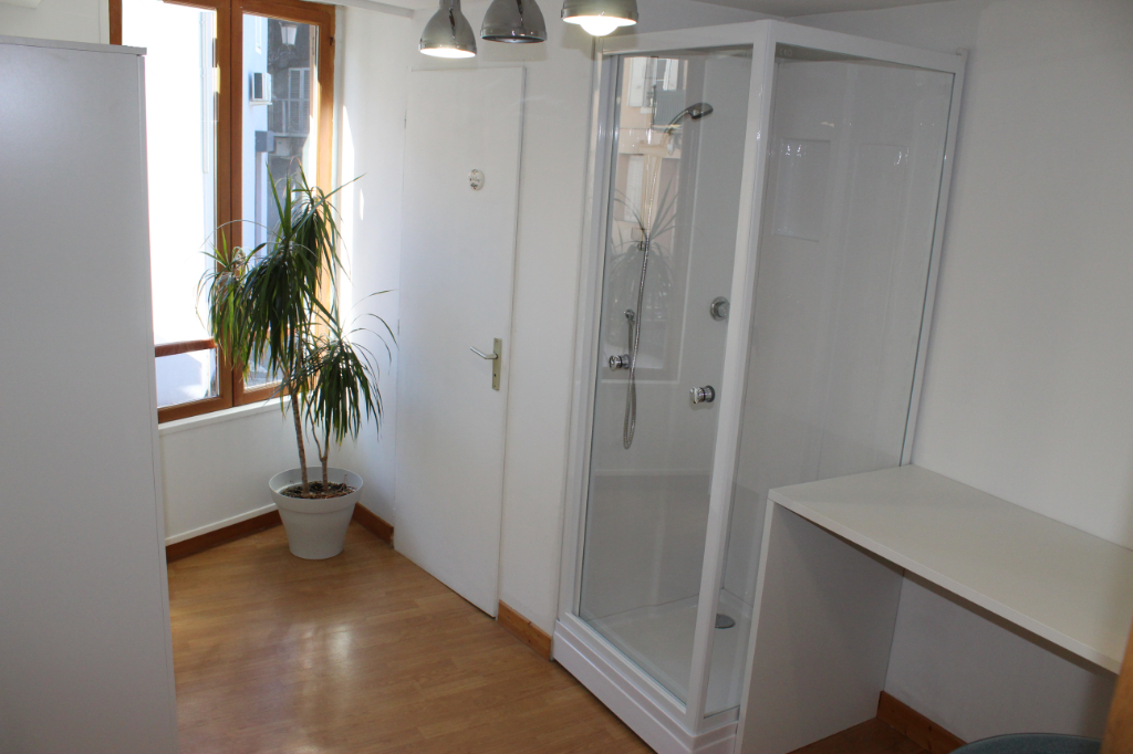 Location d'un appartement F2 à ALBERTVILLE