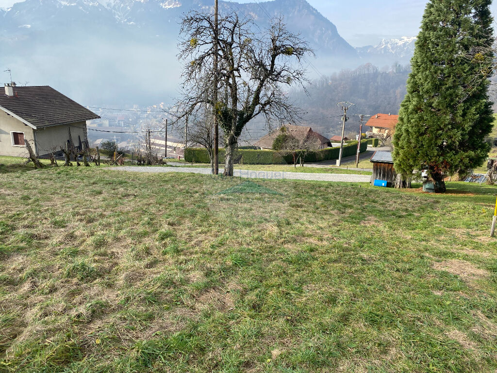 Terrain Ugine 1048 m2