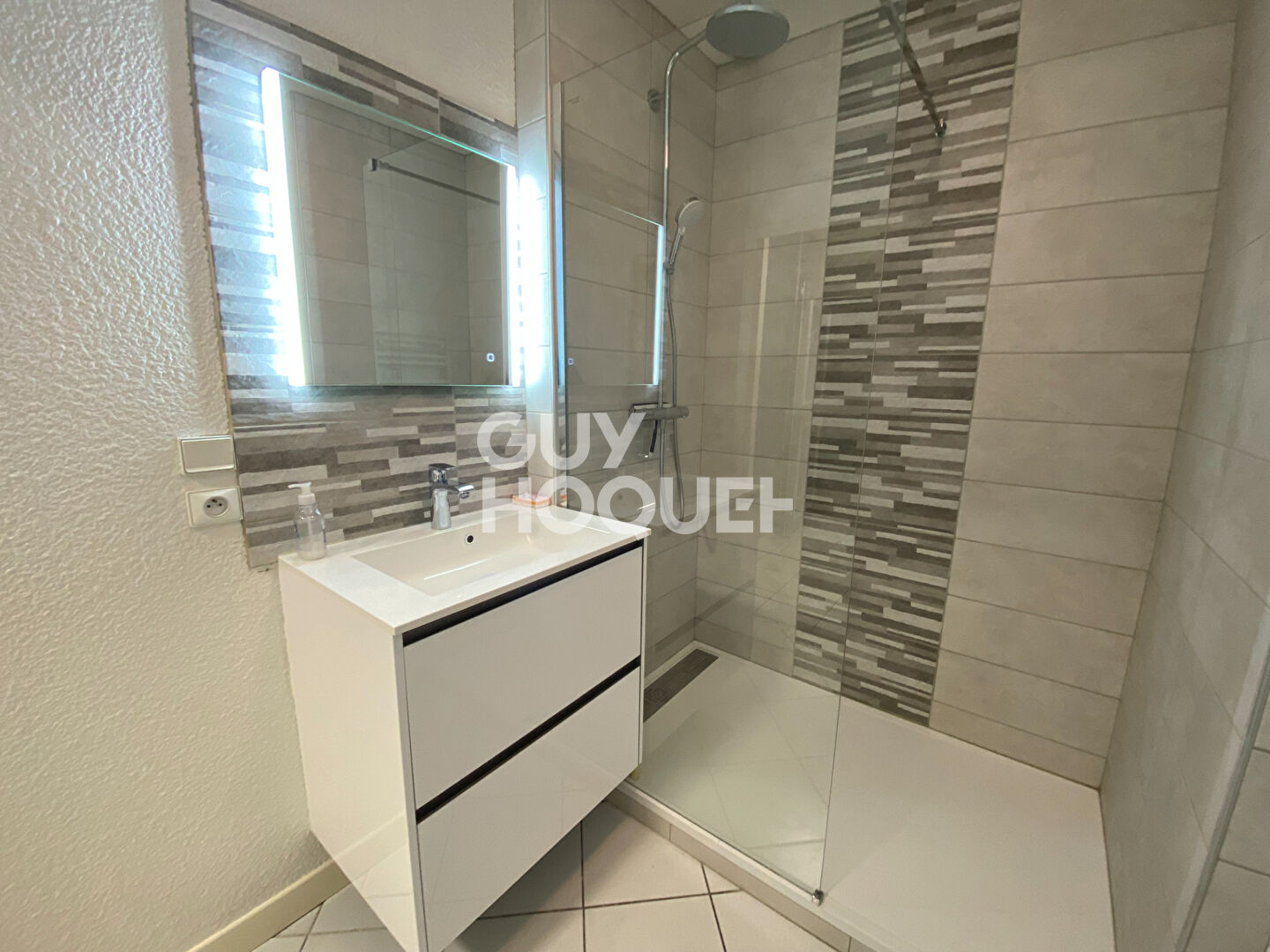 LOCATION d'un appartement F2 (44 m²) à ALBERTVILLE
