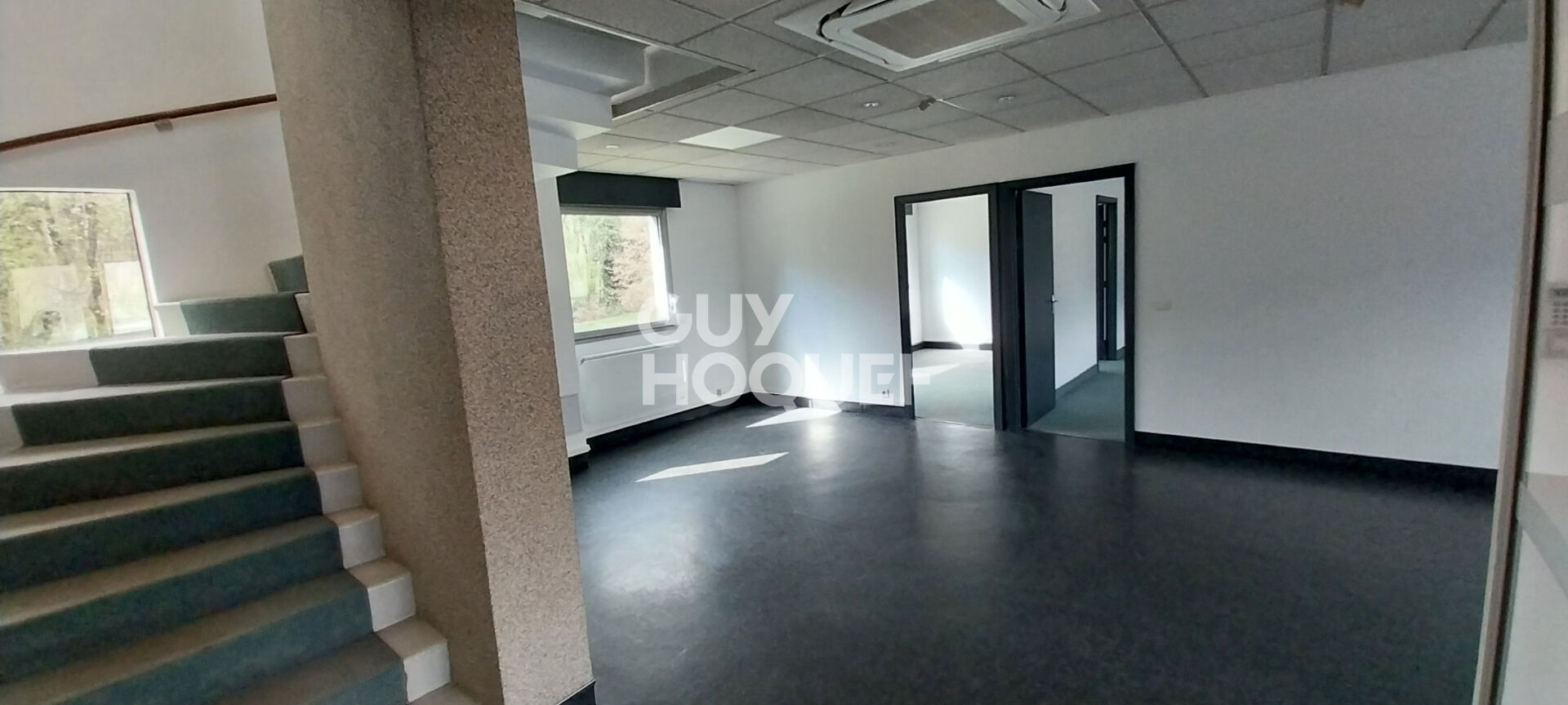 Bureaux à louer de 300 m² à Tournon, France - Réf 3773