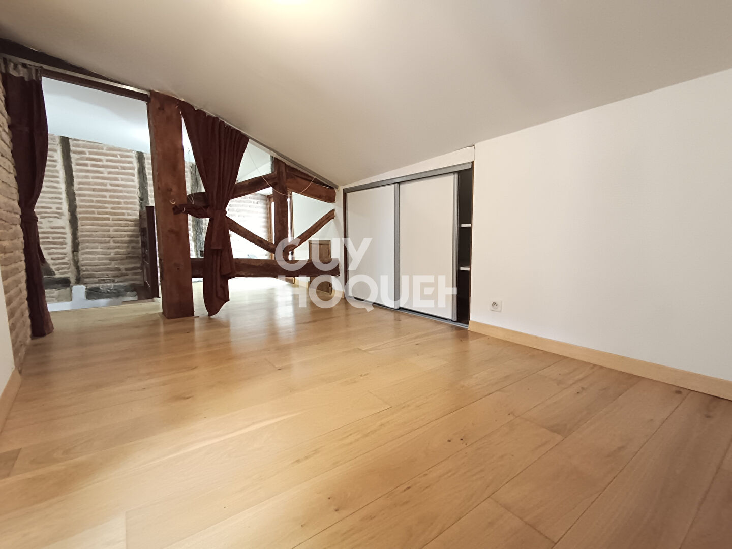 Superbe duplex refait à neuf, 2 chambres, bureau