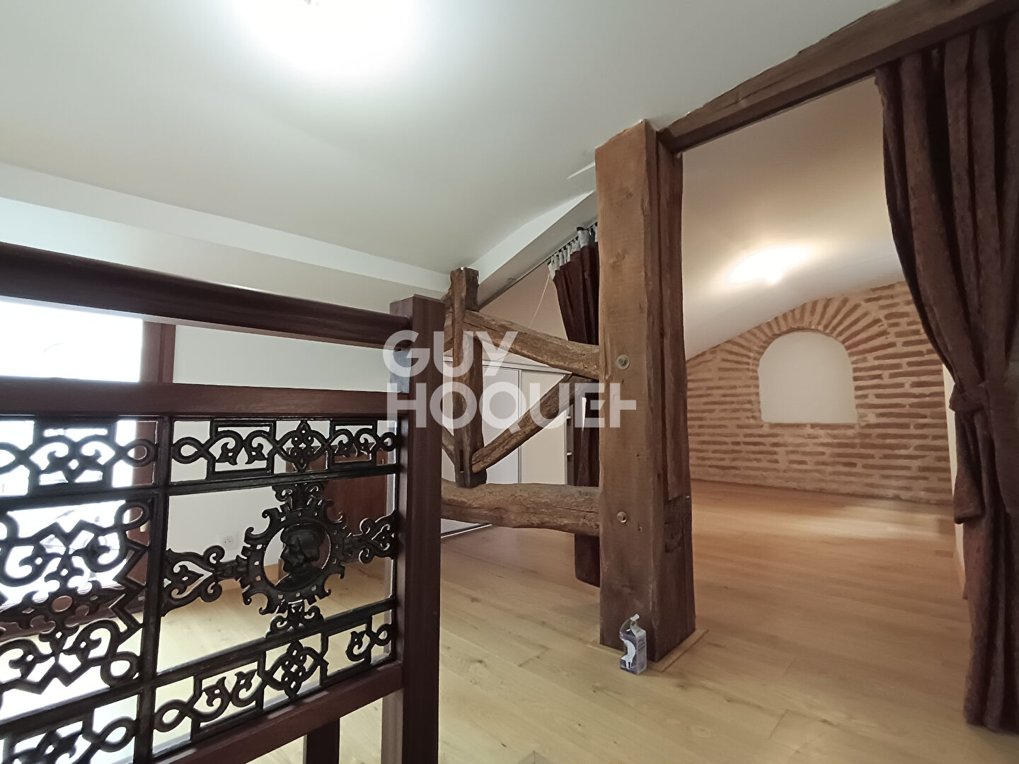 Superbe duplex refait à neuf, 2 chambres, bureau