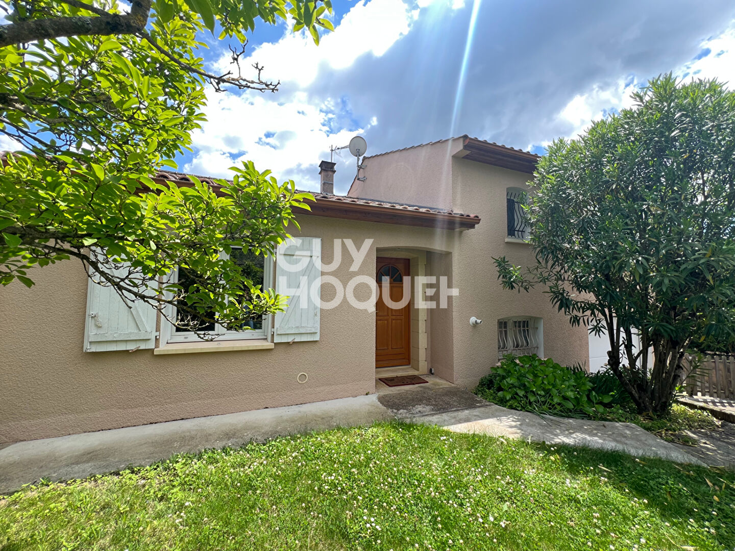 Villa 4 chambres - beau jardin - garage - piscine!