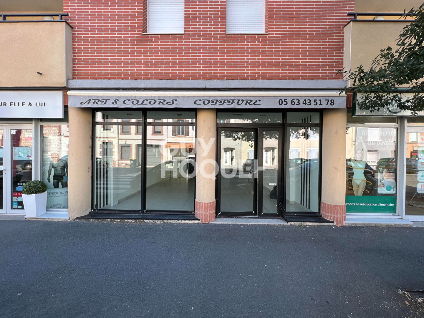 Local commercial de 70m² avec un beau linéaire de vitrine!