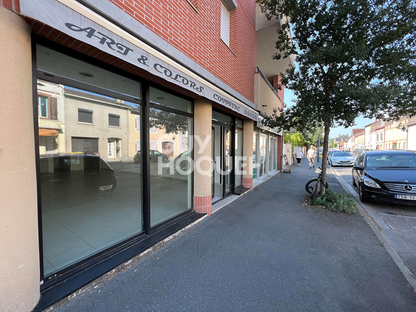 Local commercial de 70m² avec un beau linéaire de vitrine!