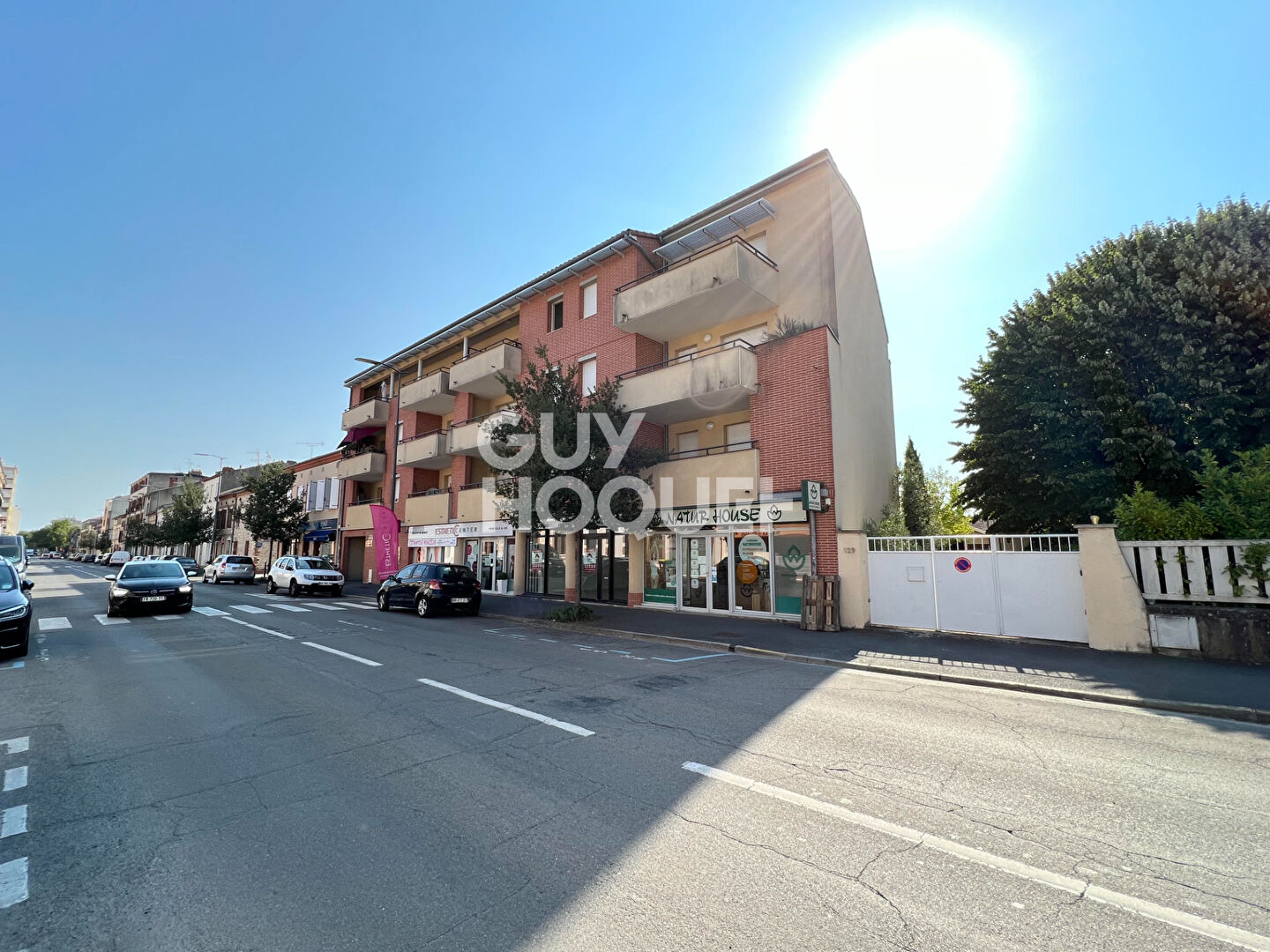 Local commercial de 70m² avec un beau linéaire de vitrine!