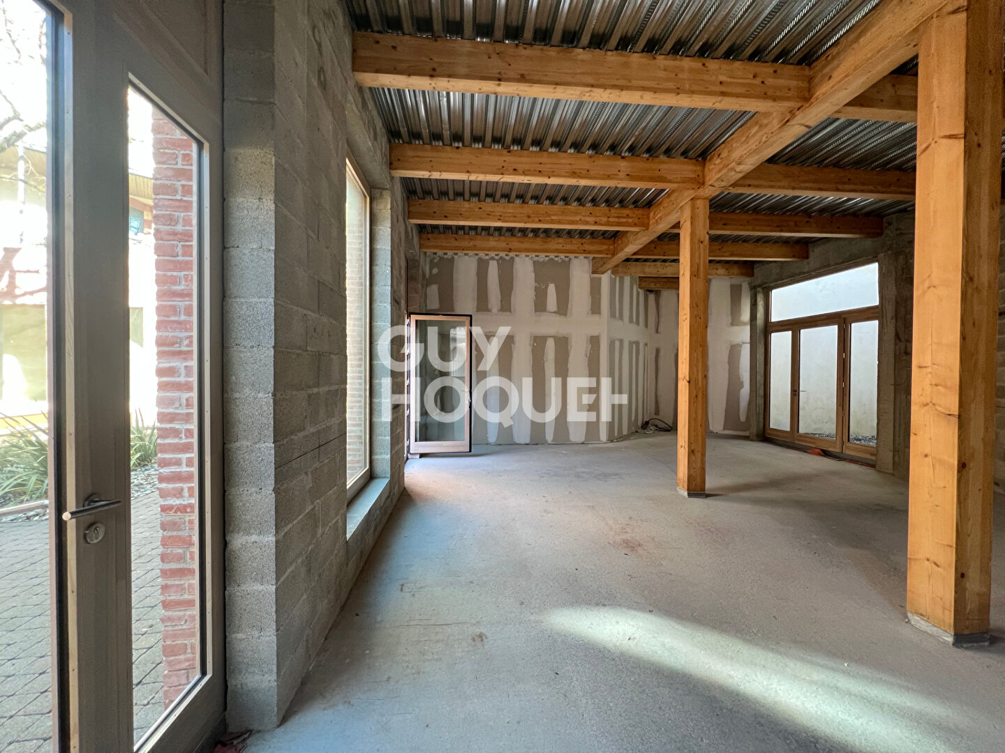 OPPORTUNITE RARE - Atelier d'artiste à usage mixte  64,7 m2 